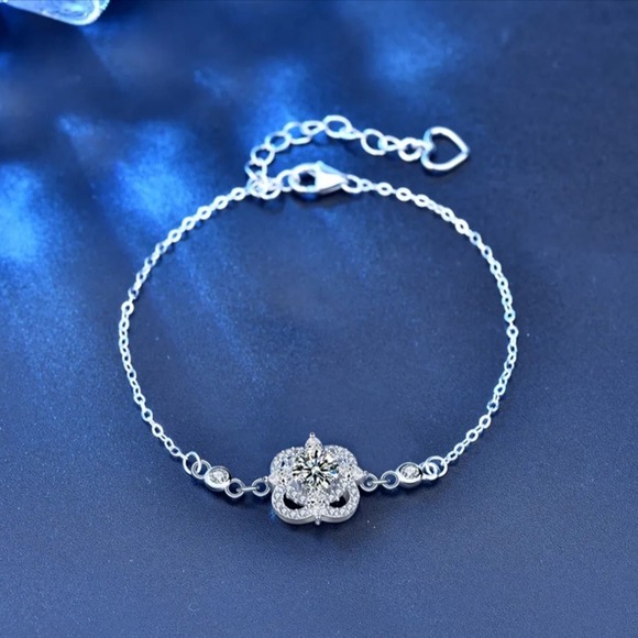 Certified 0.5ct Moissanite Diamond Four Leaf Clover Bracelet - Picture 2 of 5